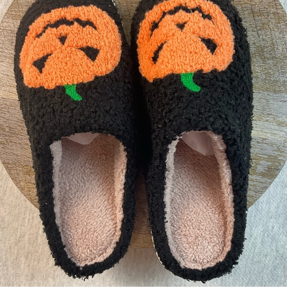 HALLOWEEN PUMPKIN WOMEN’S SLIPPERS WARM ROUND TOE BLACK AND ORANGE - Picture 3 of 7